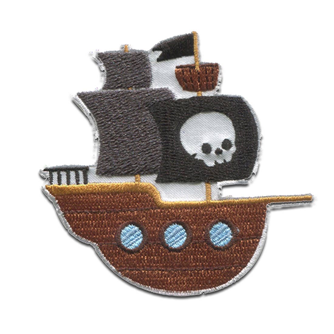 Piratskib strygemærke med sort piratflag og dødningehoved til reparation og dekoration af tøj.